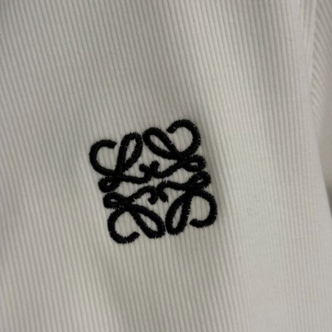 シンプル 上品 きれいめ LOEWE ロエベ コピー 長袖Tシャツ 着回し 万能 人気