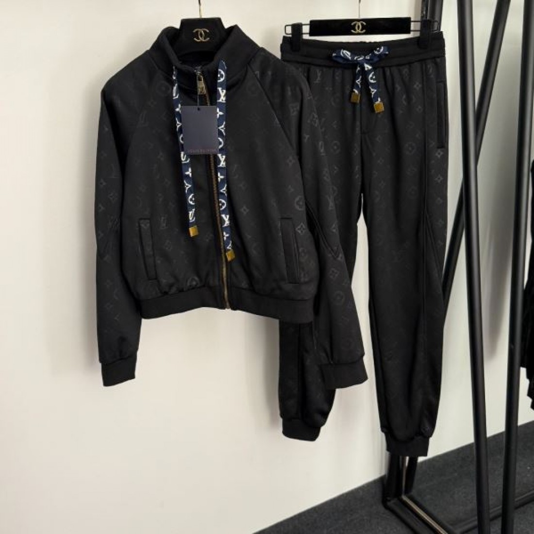 高級感 モダン 上質 LOUIS VUITTON ルイヴィトン コピー セットアップ 完成度