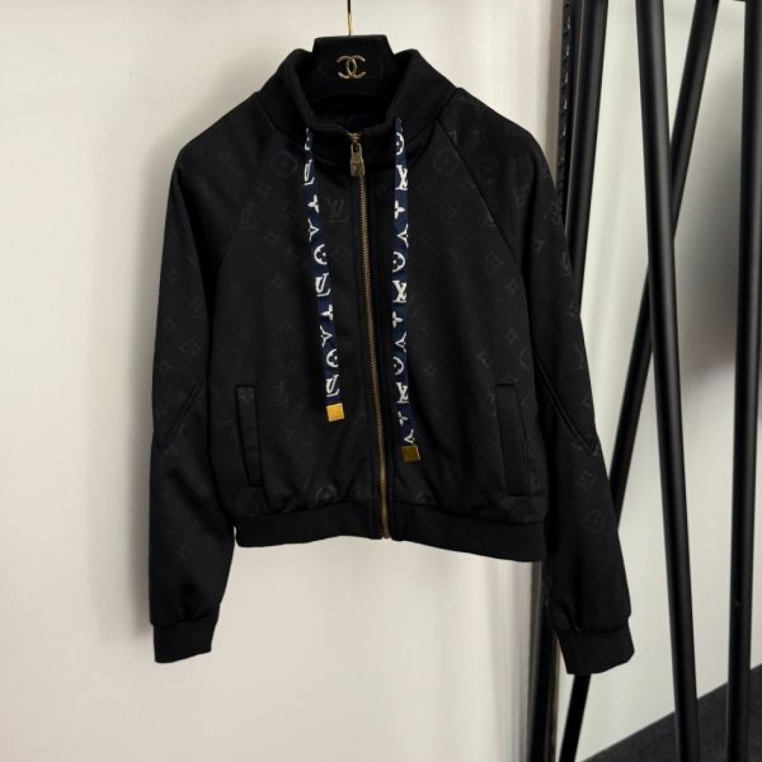 高級感 モダン 上質 LOUIS VUITTON ルイヴィトン コピー セットアップ 完成度