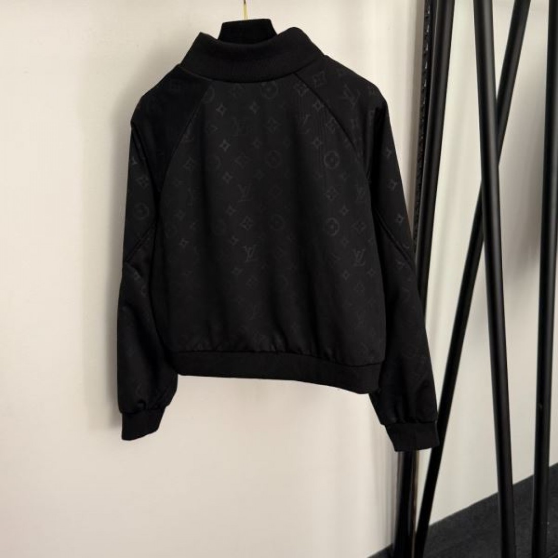 高級感 モダン 上質 LOUIS VUITTON ルイヴィトン コピー セットアップ 完成度