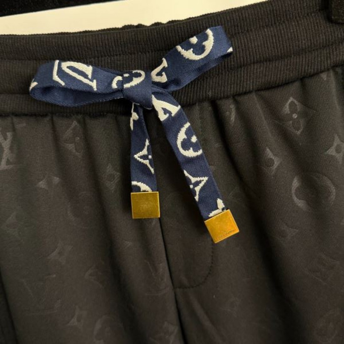 高級感 モダン 上質 LOUIS VUITTON ルイヴィトン コピー セットアップ 完成度