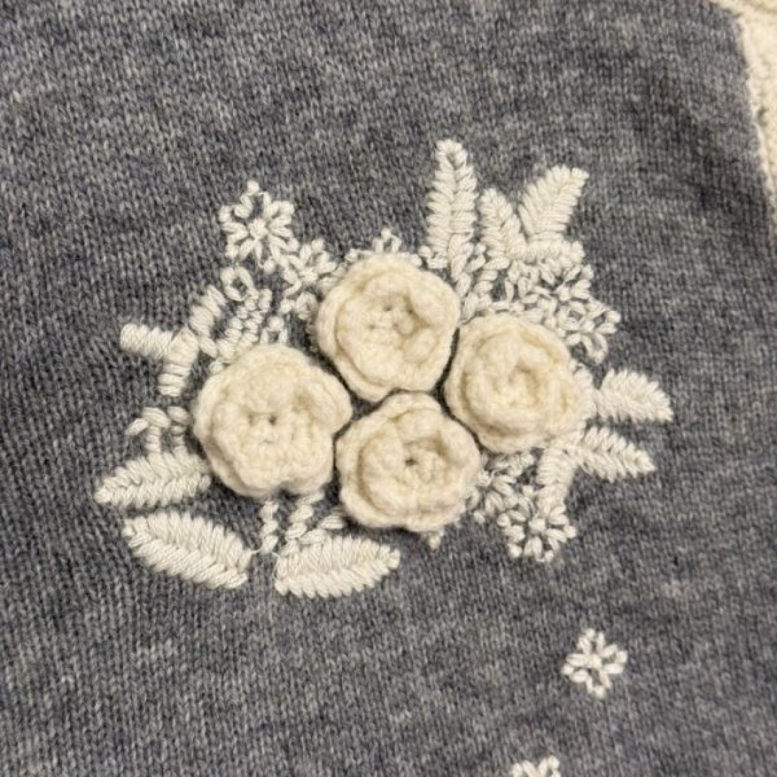 ナチュラル 軽やか 女性的 MIU MIU ミュウミュウ コピー ニットカーディガン 着心地良し