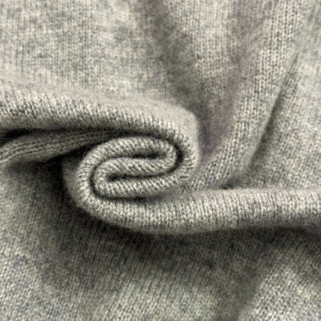 ナチュラル 軽やか 女性的 MIU MIU ミュウミュウ コピー ニットカーディガン 着心地良し