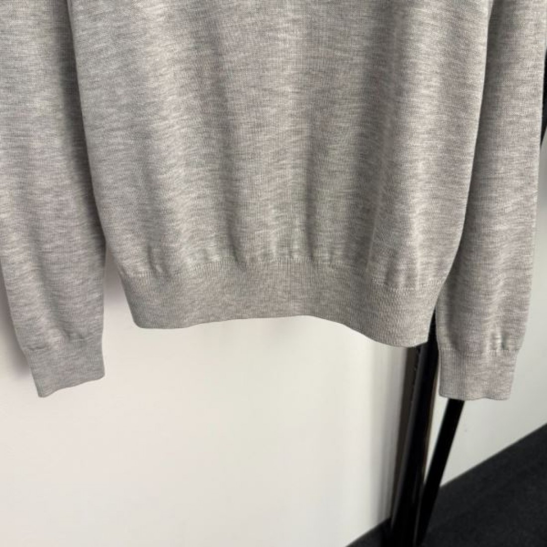 柔らかい 上質感 可憐 MIU MIU ミュウミュウ コピー ニット 定番 おしゃれ