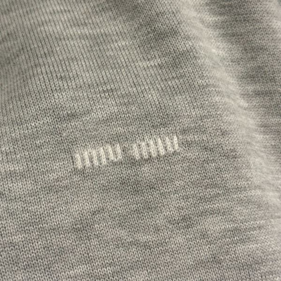 柔らかい 上質感 可憐 MIU MIU ミュウミュウ コピー ニット 定番 おしゃれ