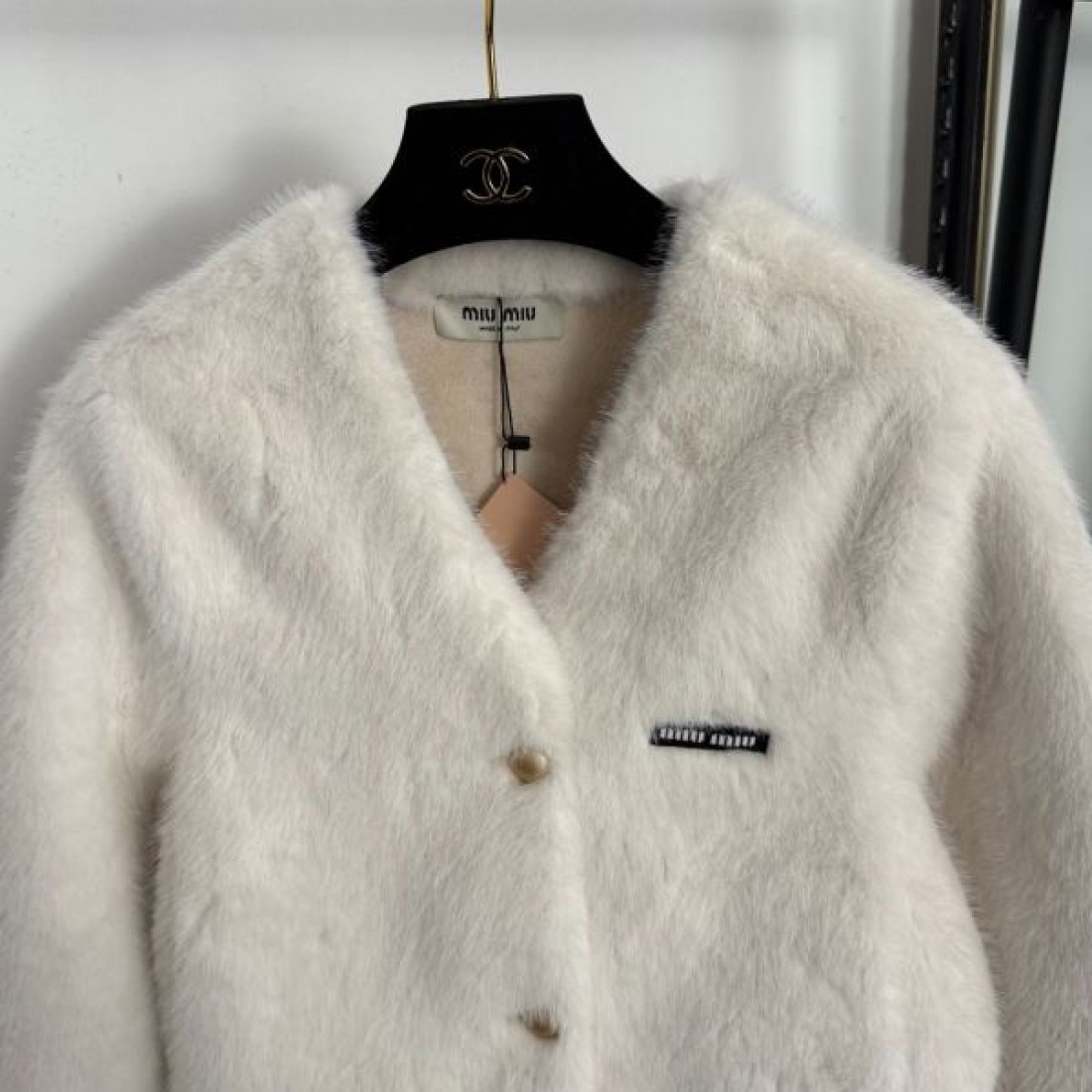 トレンド 軽やか 洗練 MIU MIU ミュウミュウ コピー アウター 華やか スタイリッシュ