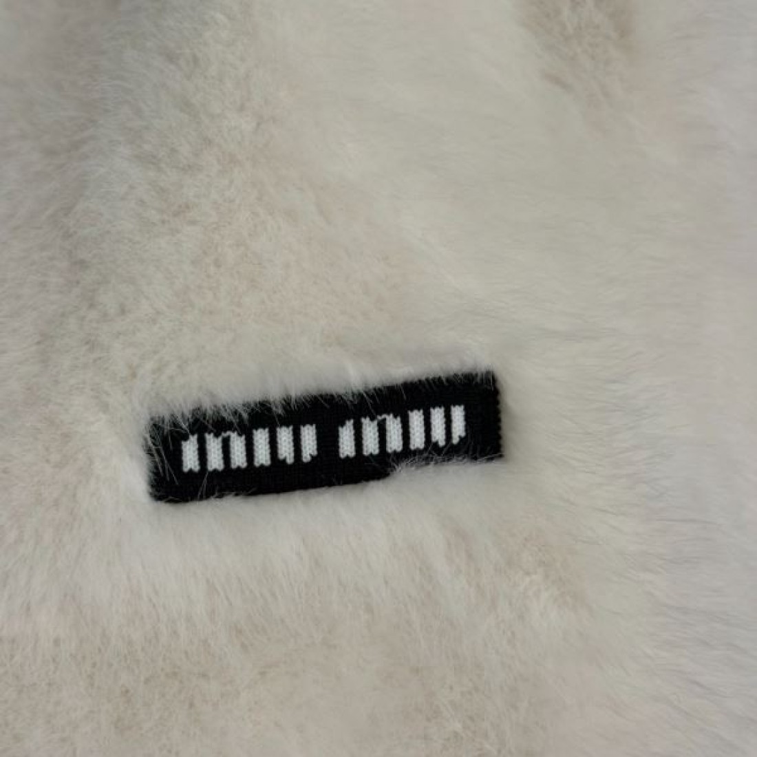 トレンド 軽やか 洗練 MIU MIU ミュウミュウ コピー アウター 華やか スタイリッシュ