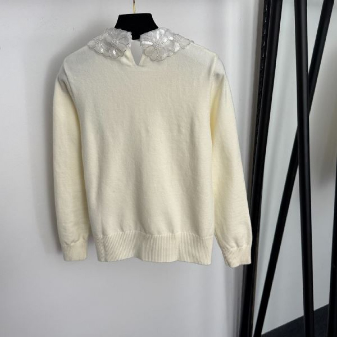 ナチュラル 上品 女性的 MIU MIU ミュウミュウ コピー ニット 落ち着き 洗練