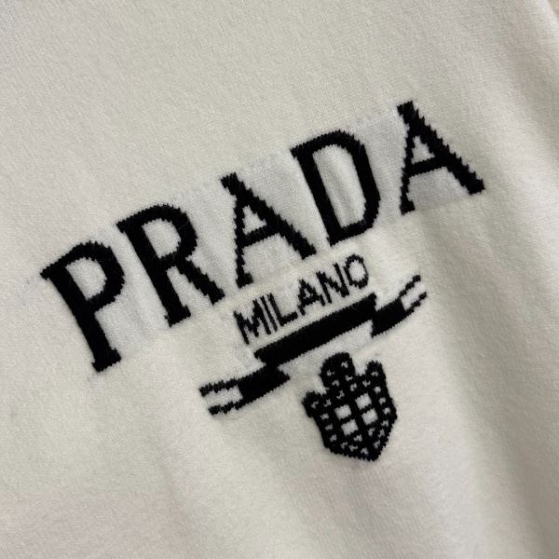 高級感 洗練 PRADA プラダ コピー ニット 上質 大人向け 定番