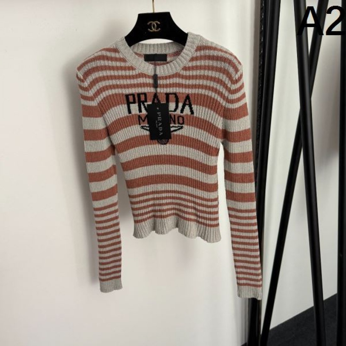 モダン 高級感 洗練 PRADA プラダ コピー ニット 上質 大人向け 定番