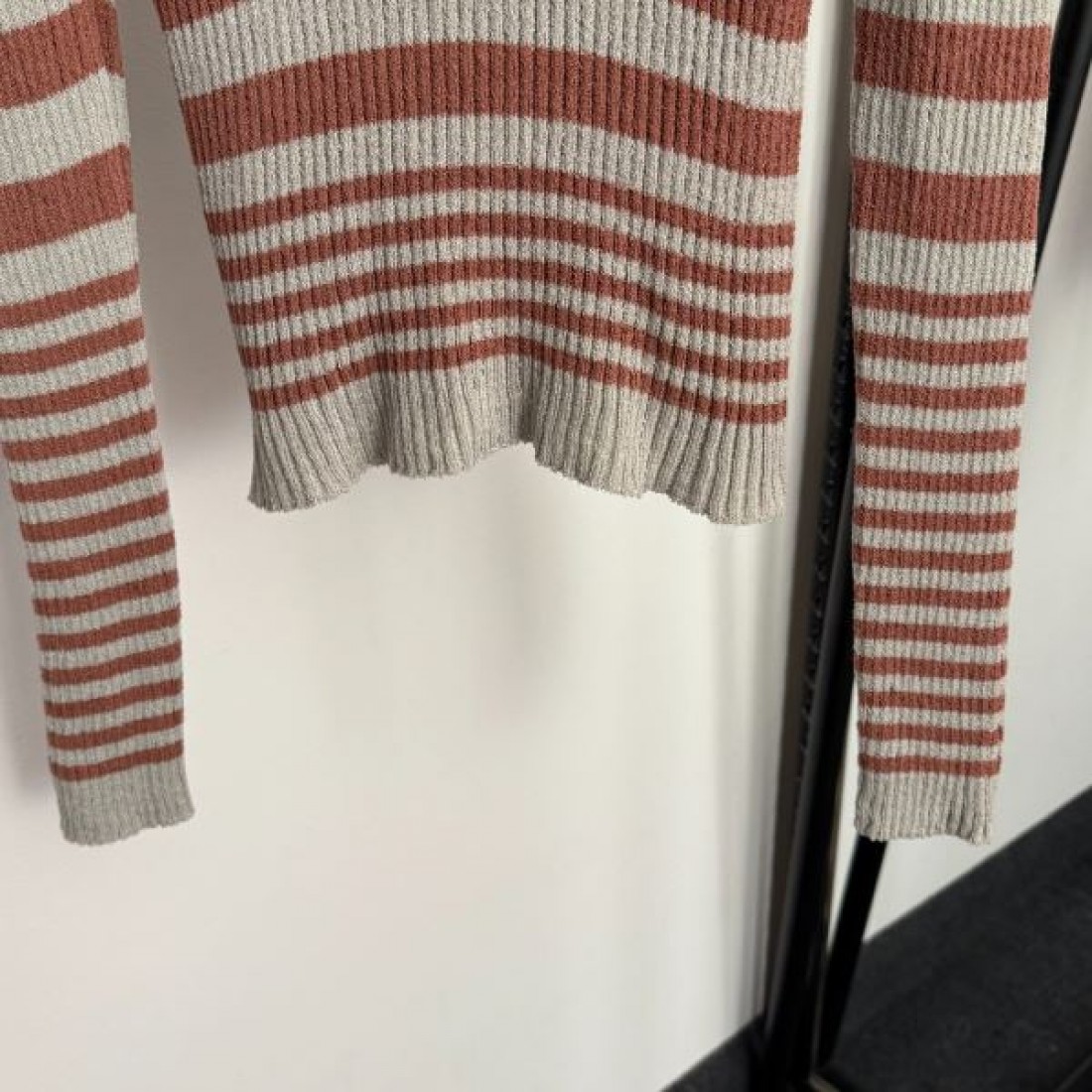 モダン 高級感 洗練 PRADA プラダ コピー ニット 上質 大人向け 定番