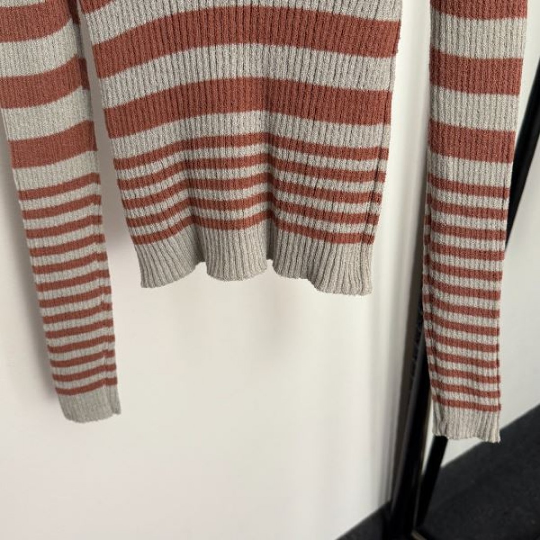 モダン 高級感 洗練 PRADA プラダ コピー ニット 上質 大人向け 定番