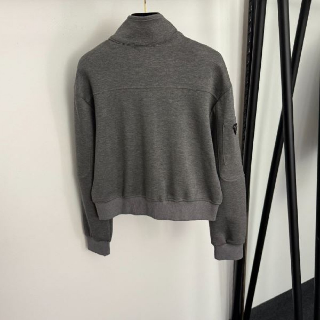 スタイリッシュ 上品 トレンド PRADA プラダ コピー セットアップ 完成度