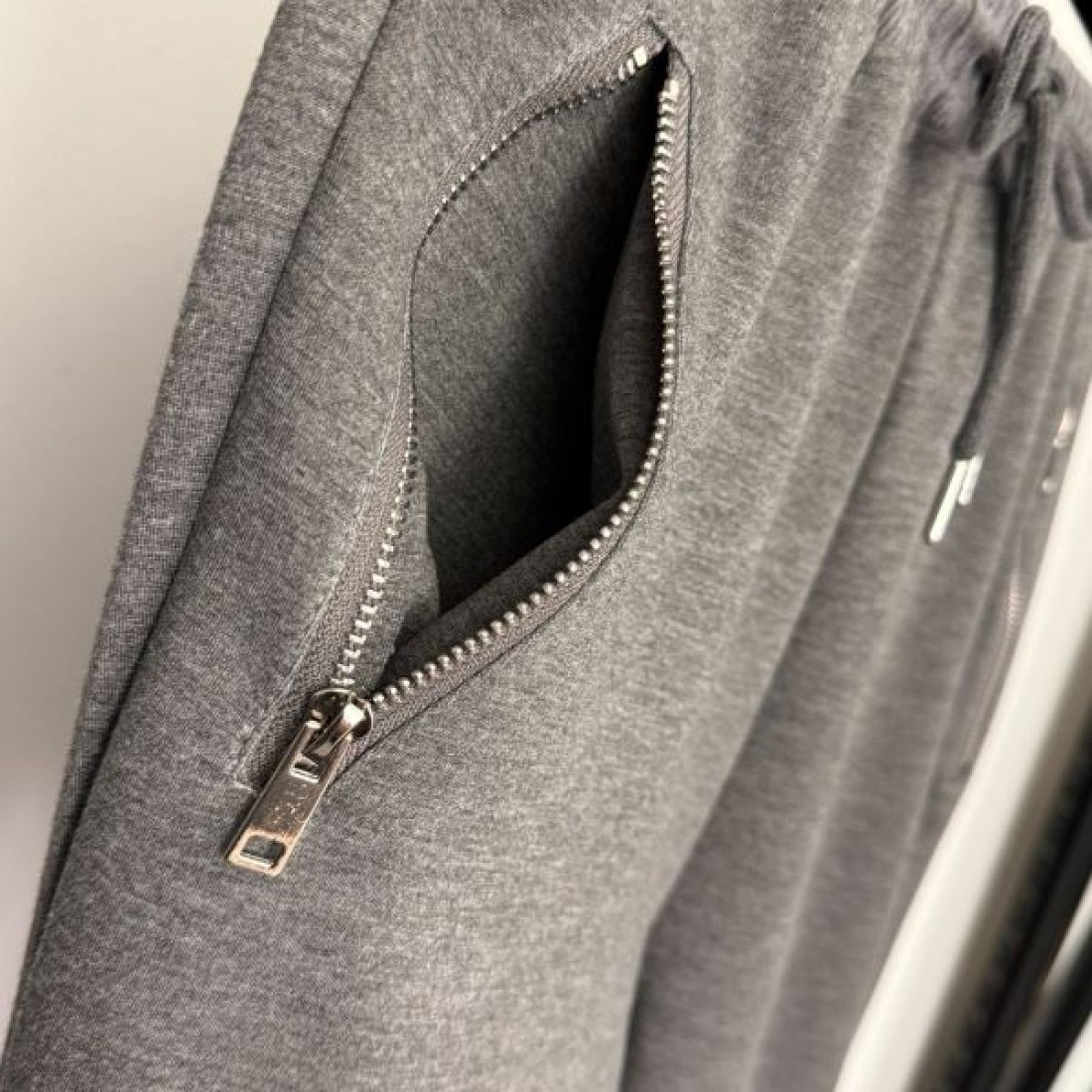 スタイリッシュ 上品 トレンド PRADA プラダ コピー セットアップ 完成度