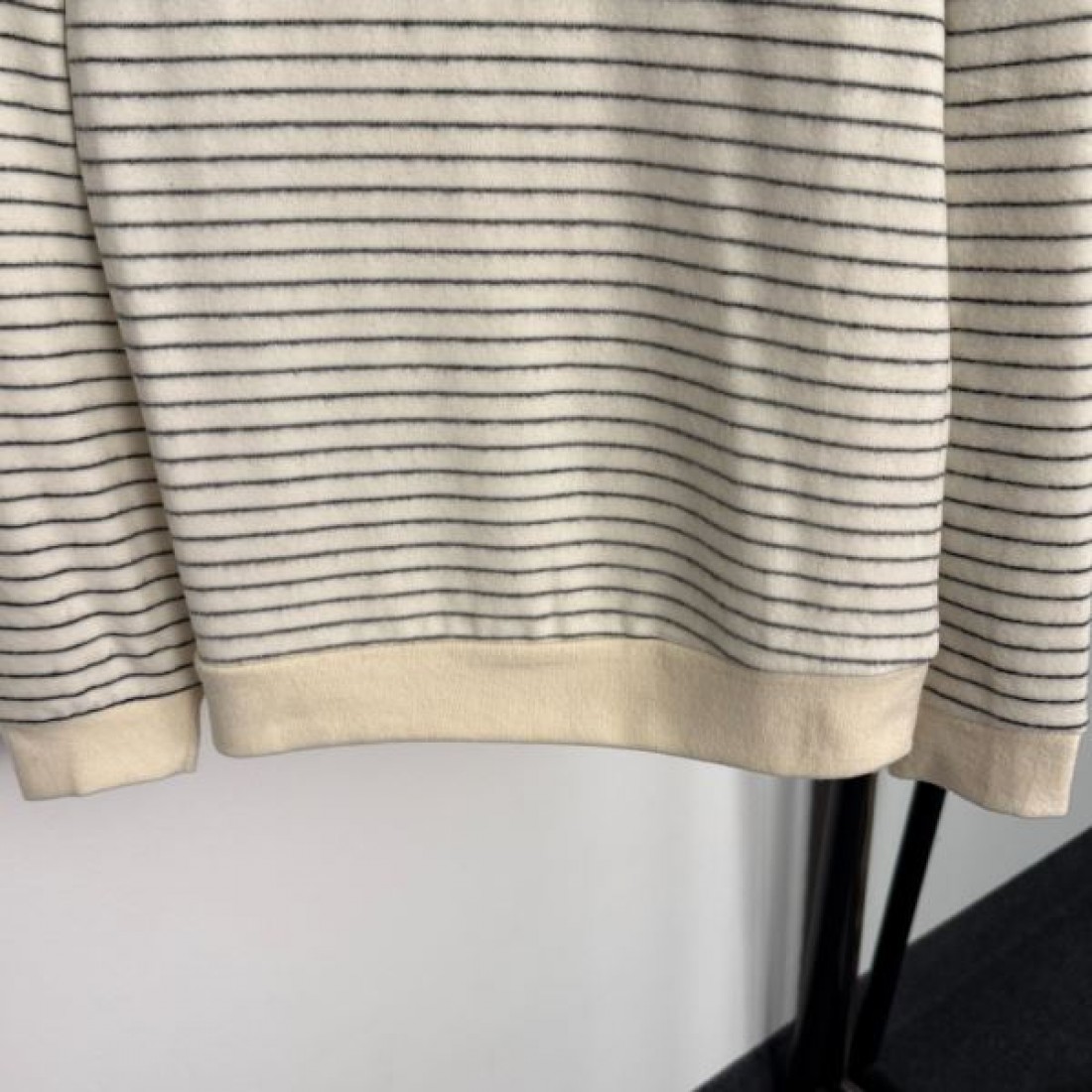 エレガント 高級感 洗練 YSL イヴサンローラン コピー ニット きれいめ 女性的