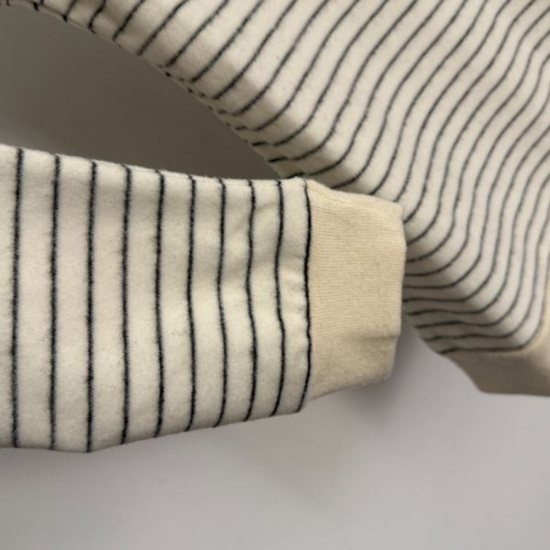 エレガント 高級感 洗練 YSL イヴサンローラン コピー ニット きれいめ 女性的