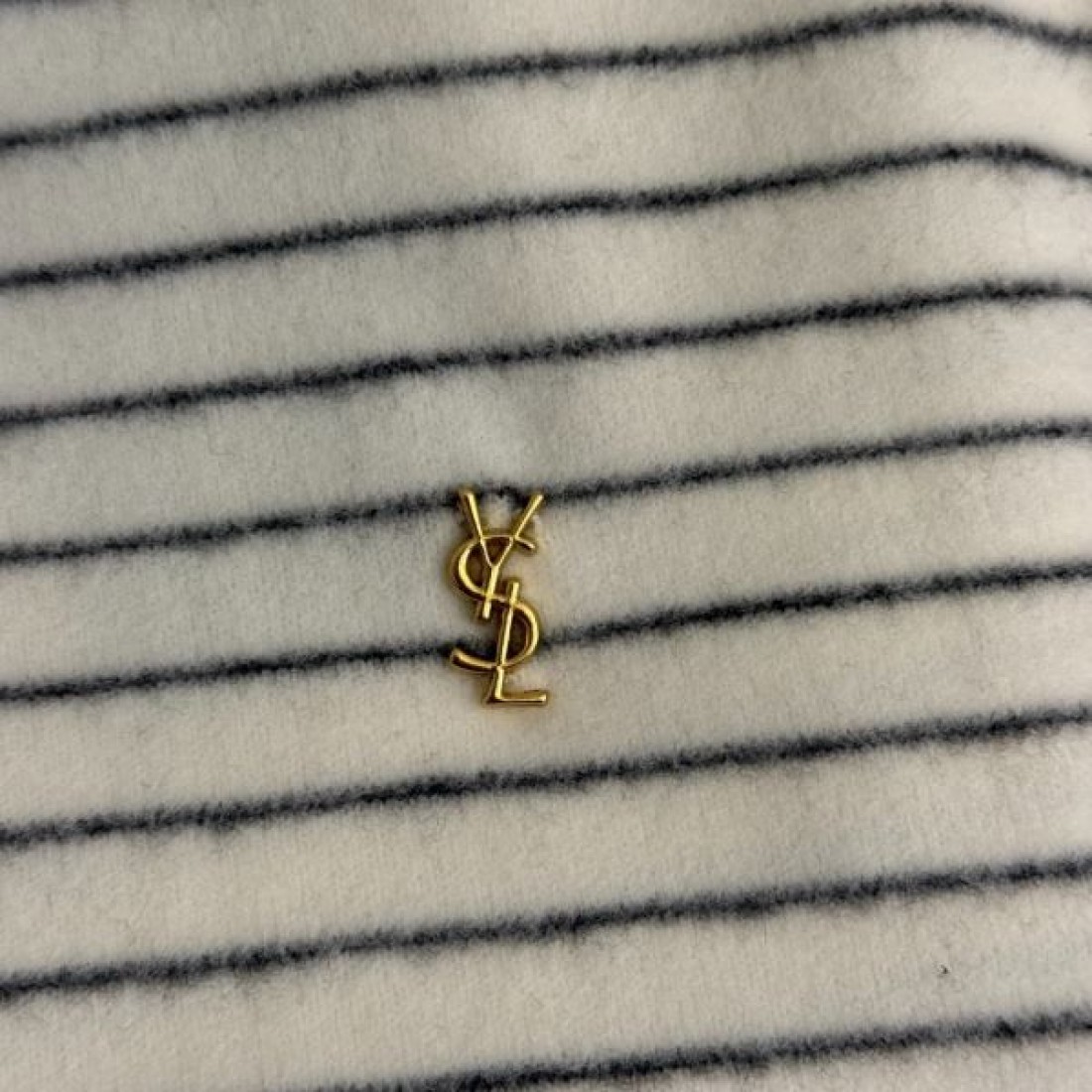 エレガント 高級感 洗練 YSL イヴサンローラン コピー ニット きれいめ 女性的