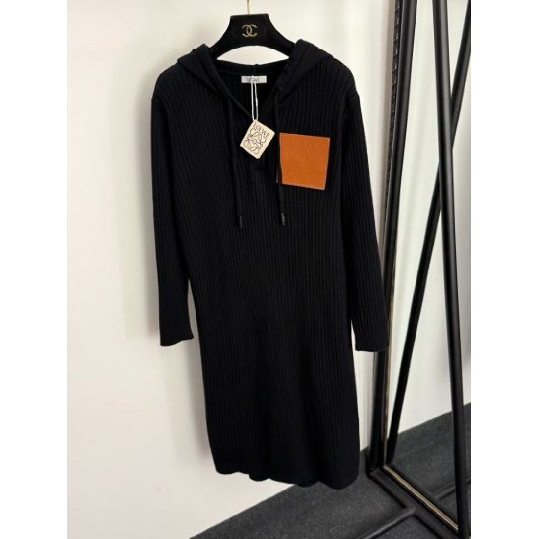 ナチュラル 上質 女性的 LOEWE ロエベ コピー ワンピース 落ち着き 大人向け