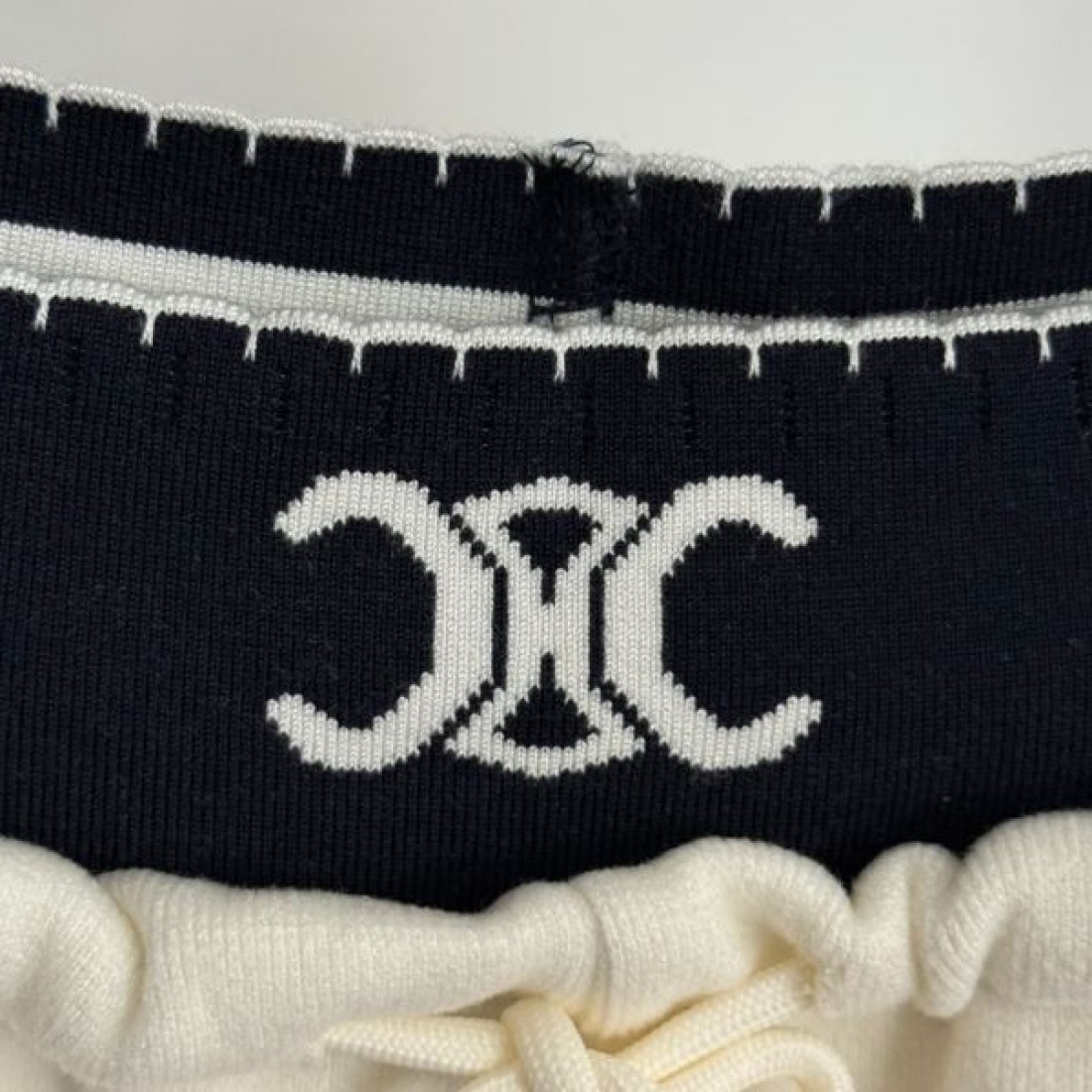 ミニマル 洗練 上質 CELINE セリーヌ コピー パンツ シンプル 大人向け