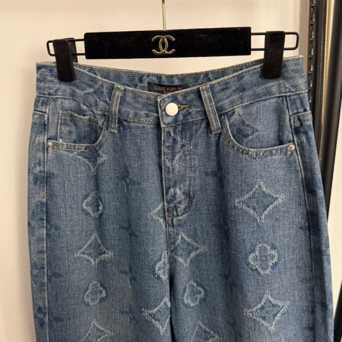 ラグジュアリー モダン 格調 LOUIS VUITTON ルイヴィトン コピー パンツ 存在感