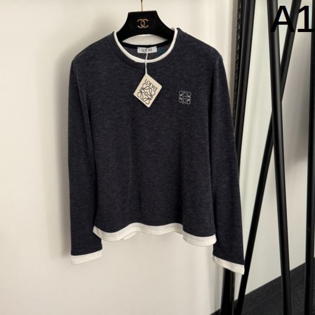 シンプル 上品 きれいめ LOEWE ロエベ コピー 長袖Tシャツ 万能 着回し 人気