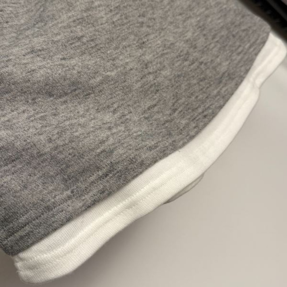 シンプル 上品 きれいめ LOEWE ロエベ コピー 長袖Tシャツ 万能 着回し 人気