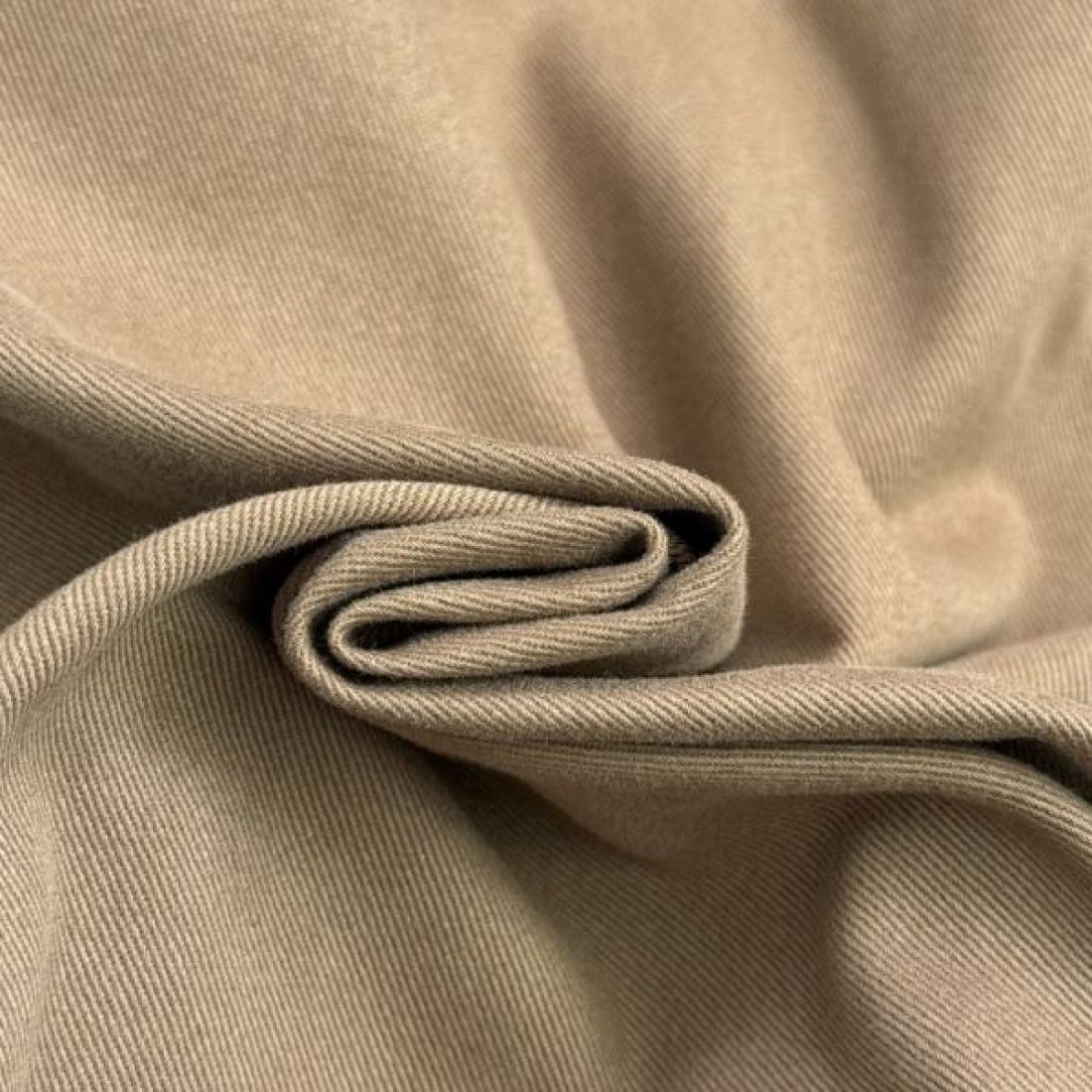 落ち着き ナチュラル 上質 LOEWE ロエベ コピー パンツ 大人向け 洗練 定番