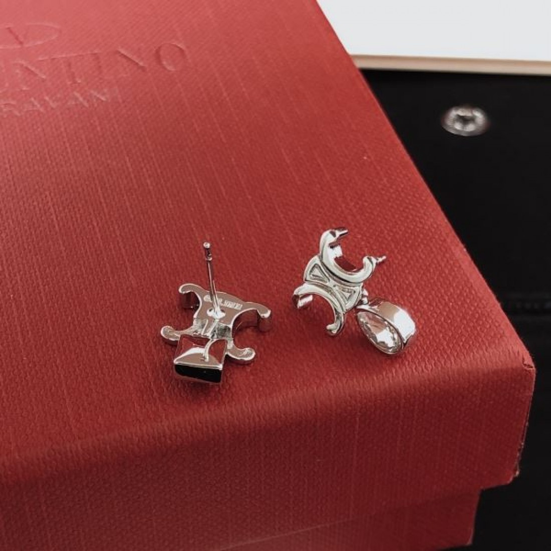 シンプル 上品 CELINE セリーヌ スーパーコピー イヤリング 大人っぽい 華やか