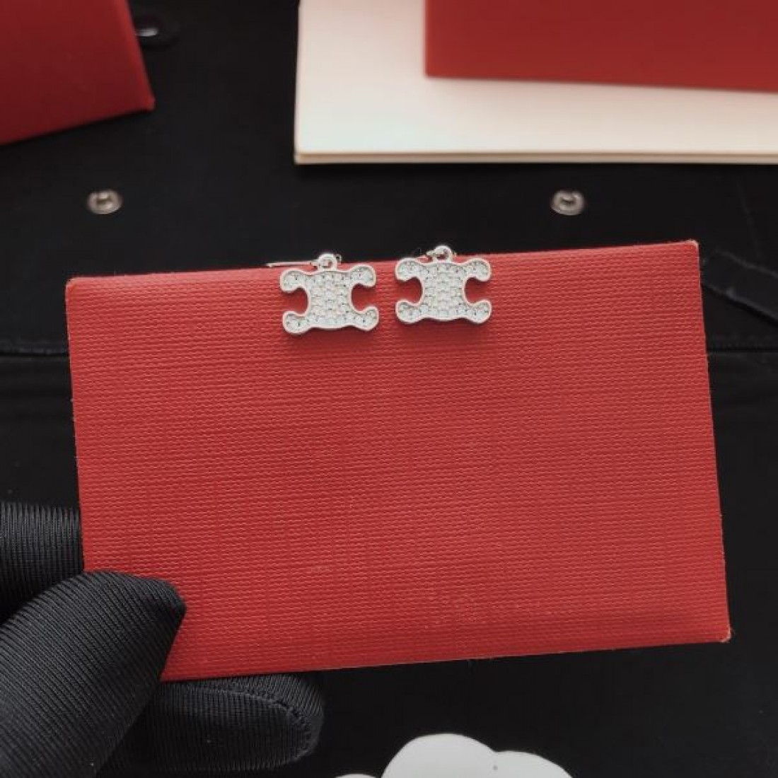 高級感 洗練 CELINE セリーヌ スーパーコピー イヤリング 上質 エレガント