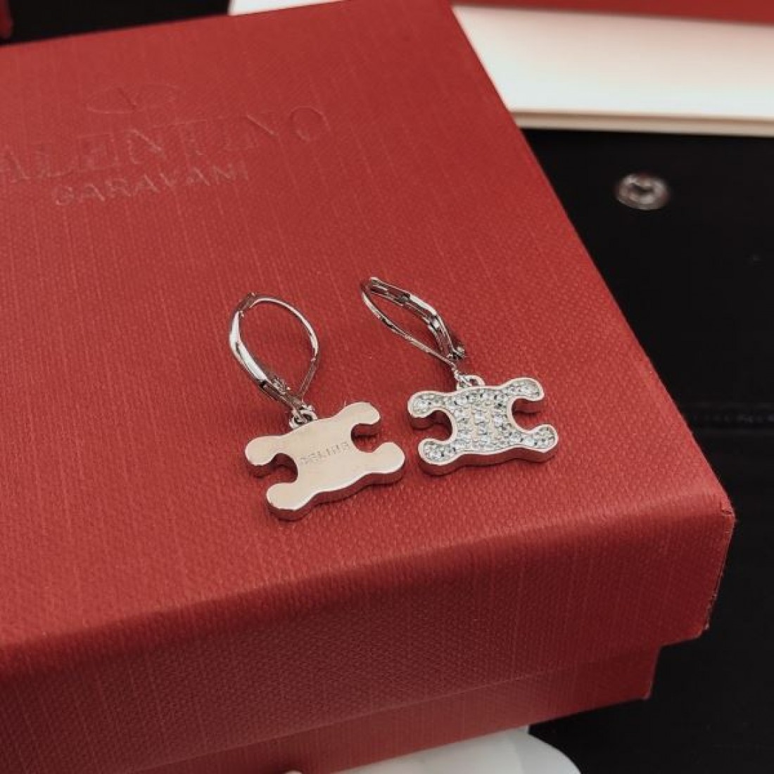 高級感 洗練 CELINE セリーヌ スーパーコピー イヤリング 上質 エレガント