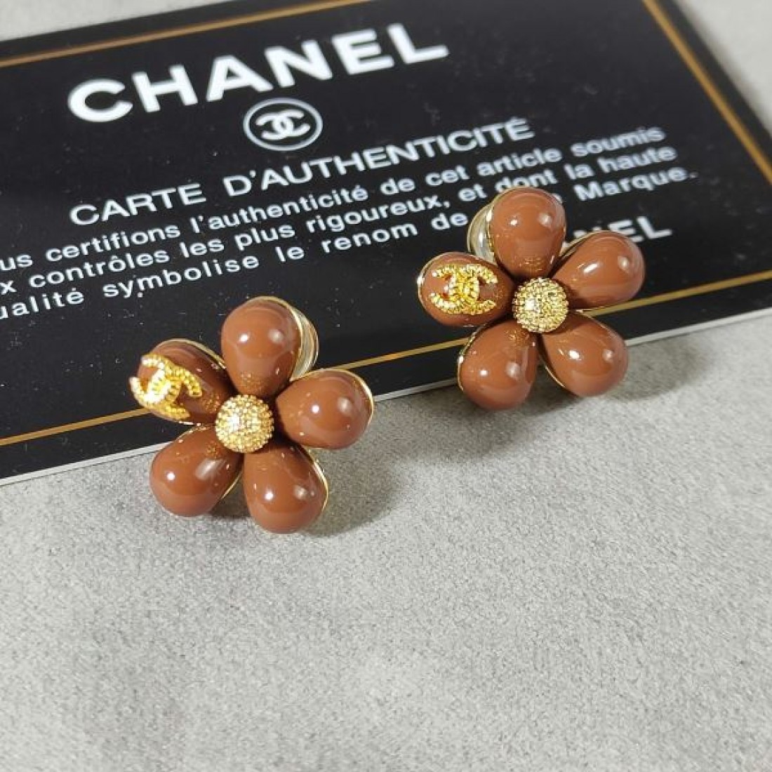 華やか 上品 CHANEL シャネル コピー イヤリング 高級感漂う 存在感抜群