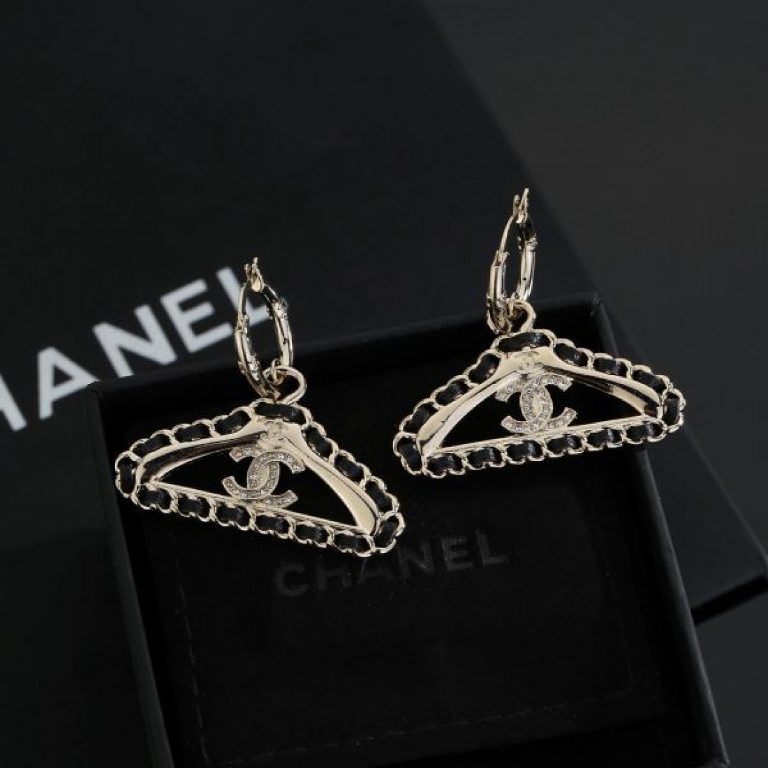 気品溢れる 繊細 CHANEL シャネル コピー イヤリング コーデ映え 安定人気