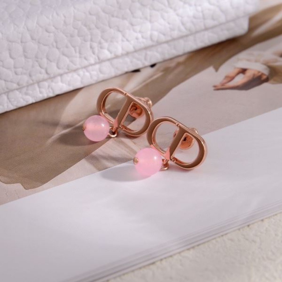 上品 優雅 DIOR ディオール コピー イヤリング 高級感 洗練仕上げ