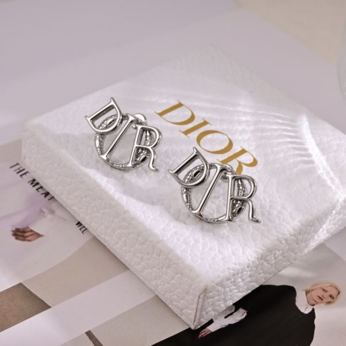  華奢 エレガント DIOR ディオール コピー イヤリング 女性らしい 人気モデル