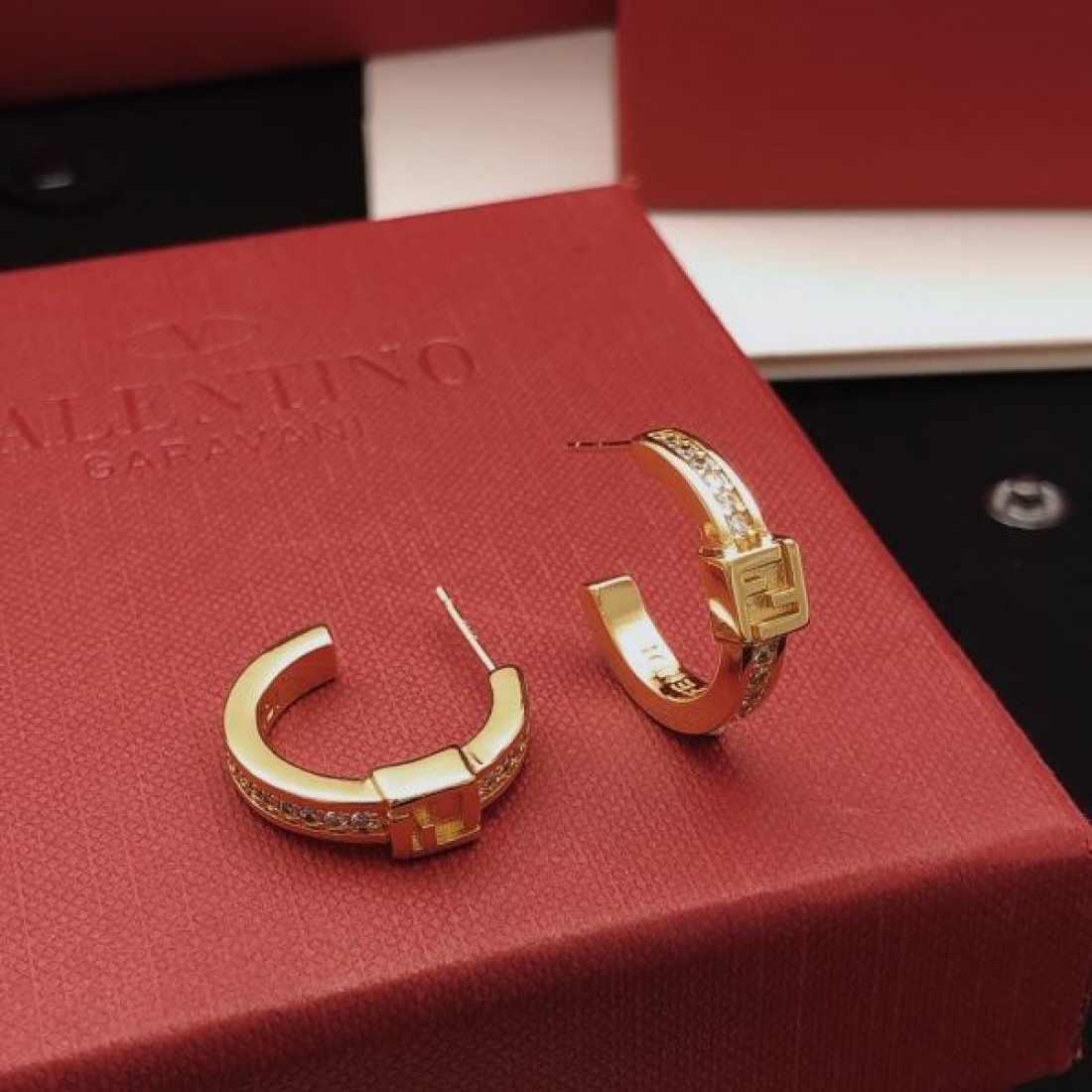 上品 華やか FENDI フェンデイ コピー イ...