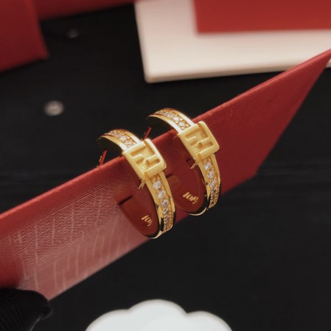 上品 華やか FENDI フェンデイ コピー イヤリング 洗練 エレガント