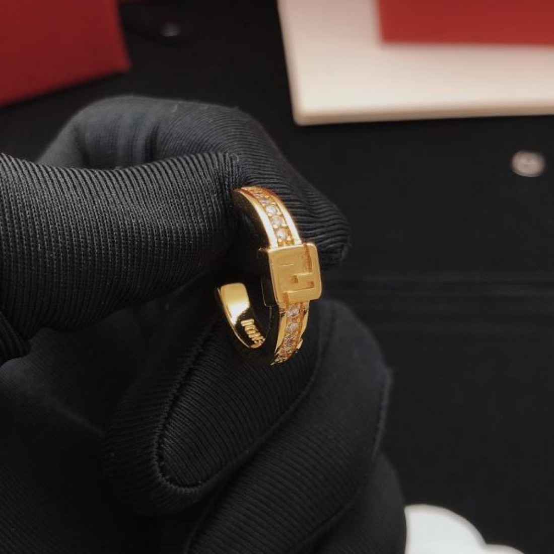 上品 華やか FENDI フェンデイ コピー イヤリング 洗練 エレガント