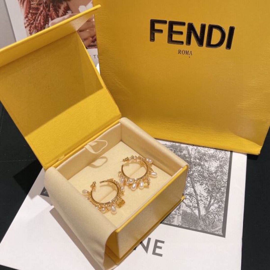 高級感 クラシック FENDI フェンデイ コピー イヤリング 上品 フェミニン