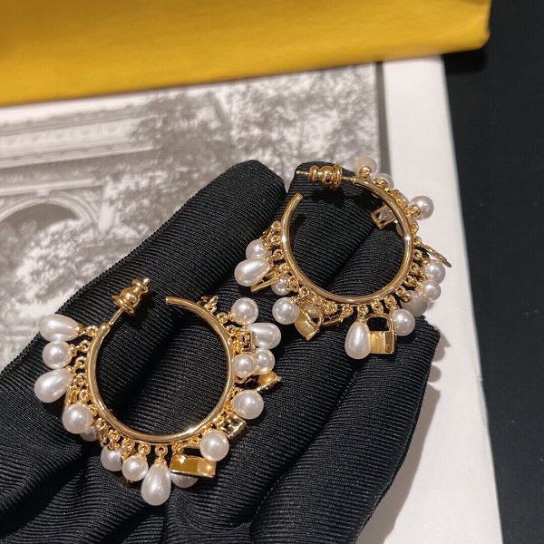 高級感 クラシック FENDI フェンデイ コピー イヤリング 上品 フェミニン