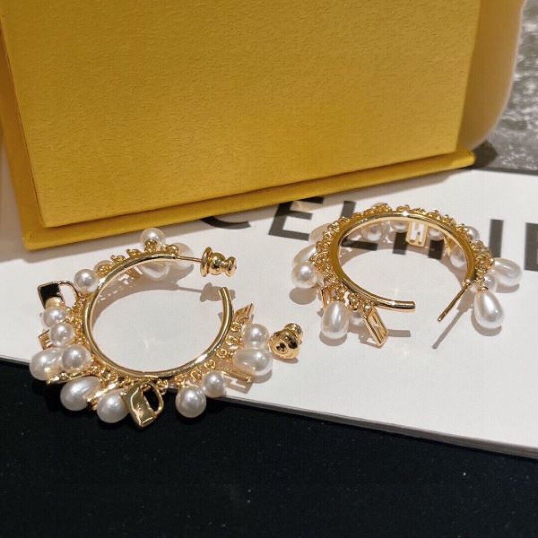 高級感 クラシック FENDI フェンデイ コピー イヤリング 上品 フェミニン