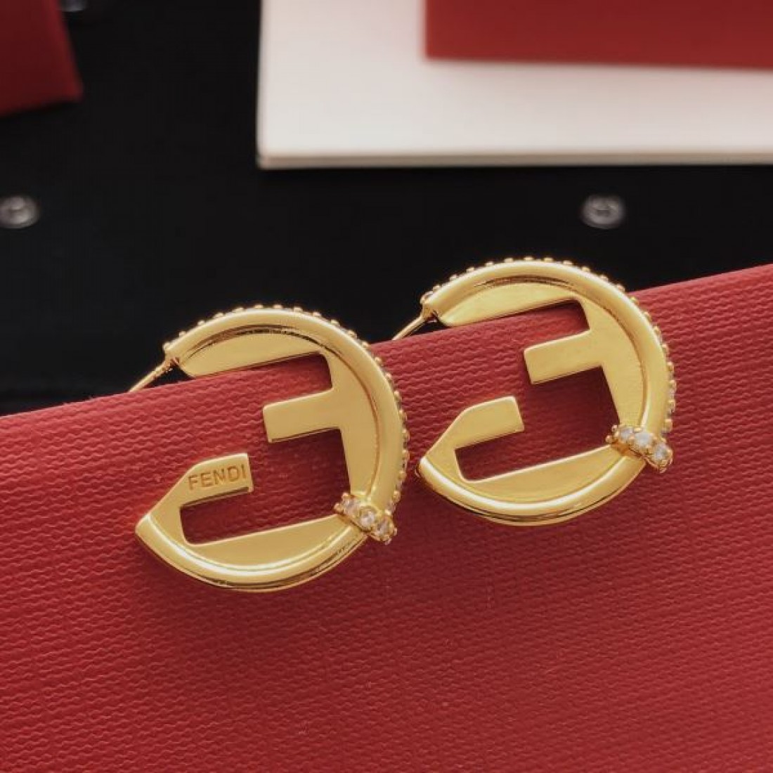 定番 人気 FENDI フェンデイ コピー イヤ...