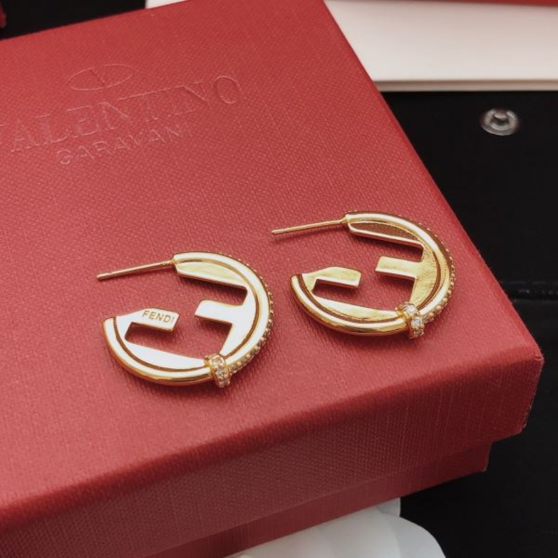  定番 人気 FENDI フェンデイ コピー イヤリング 高級感 エレガント
