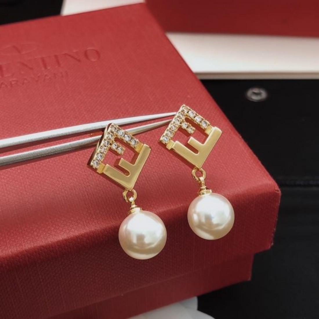 上品 大人 FENDI フェンデイ コピー イヤリング 洗練 高見え