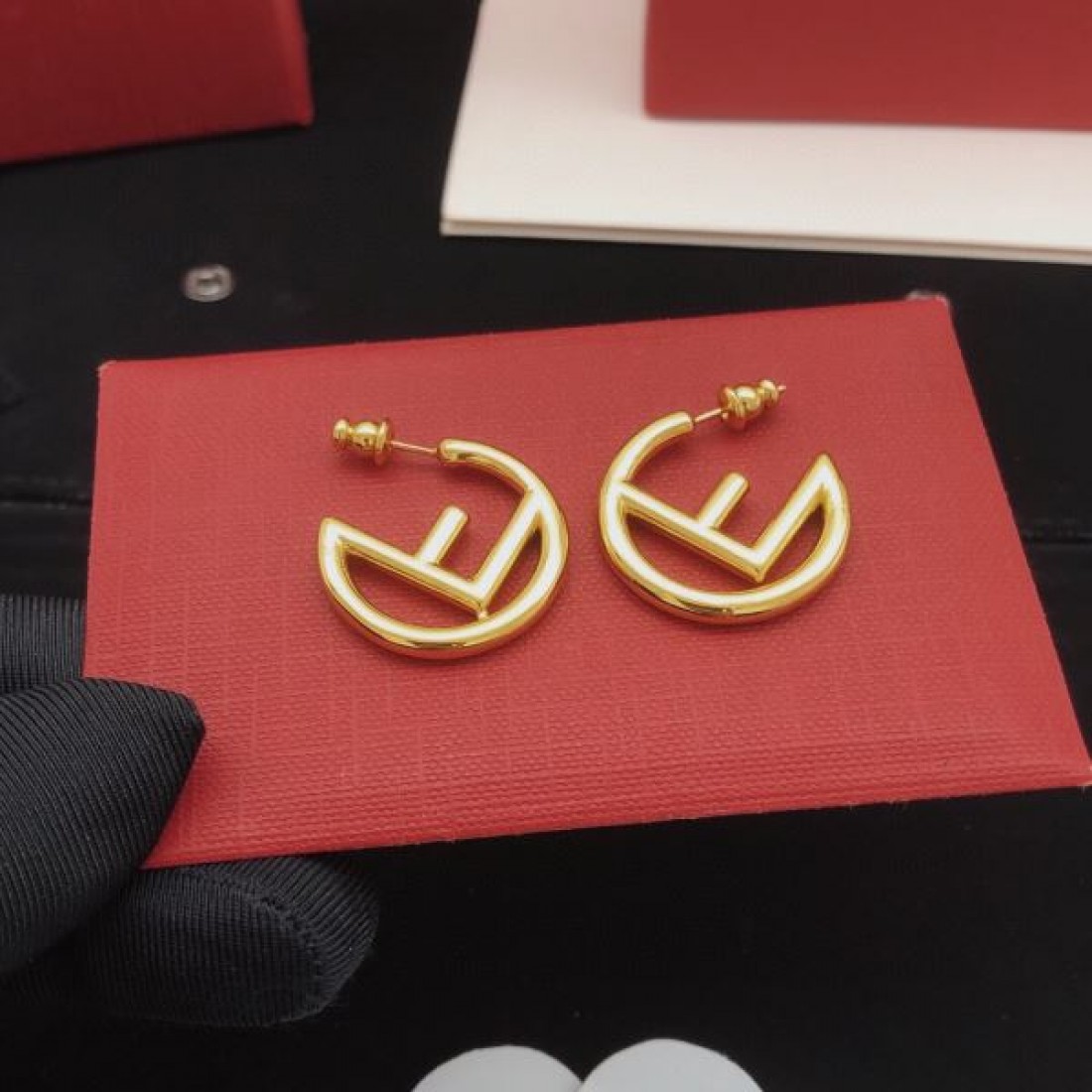 高見え トレンド FENDI フェンデイ コピー イヤリング 華やか 上質