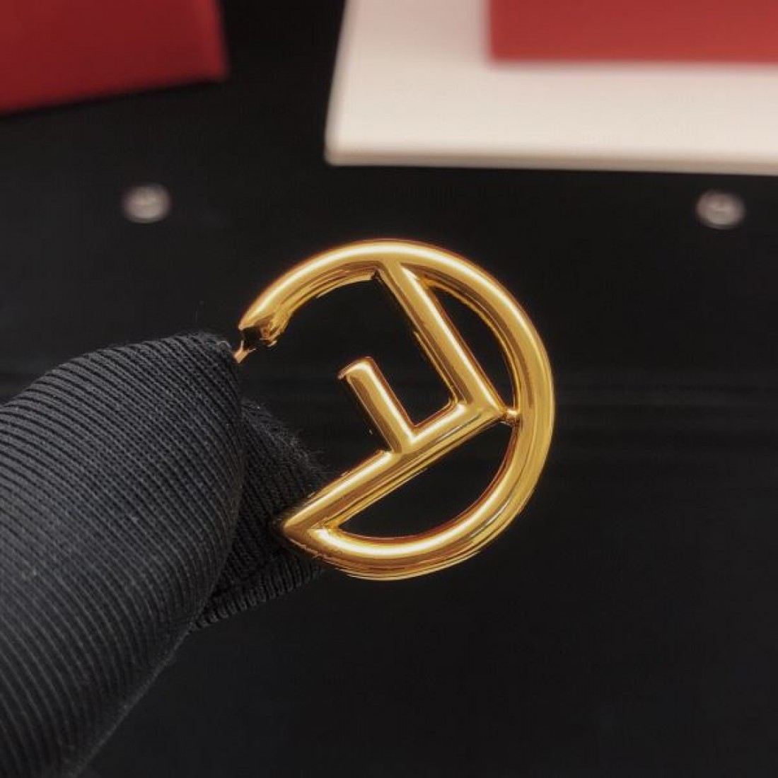 高見え トレンド FENDI フェンデイ コピー イヤリング 華やか 上質