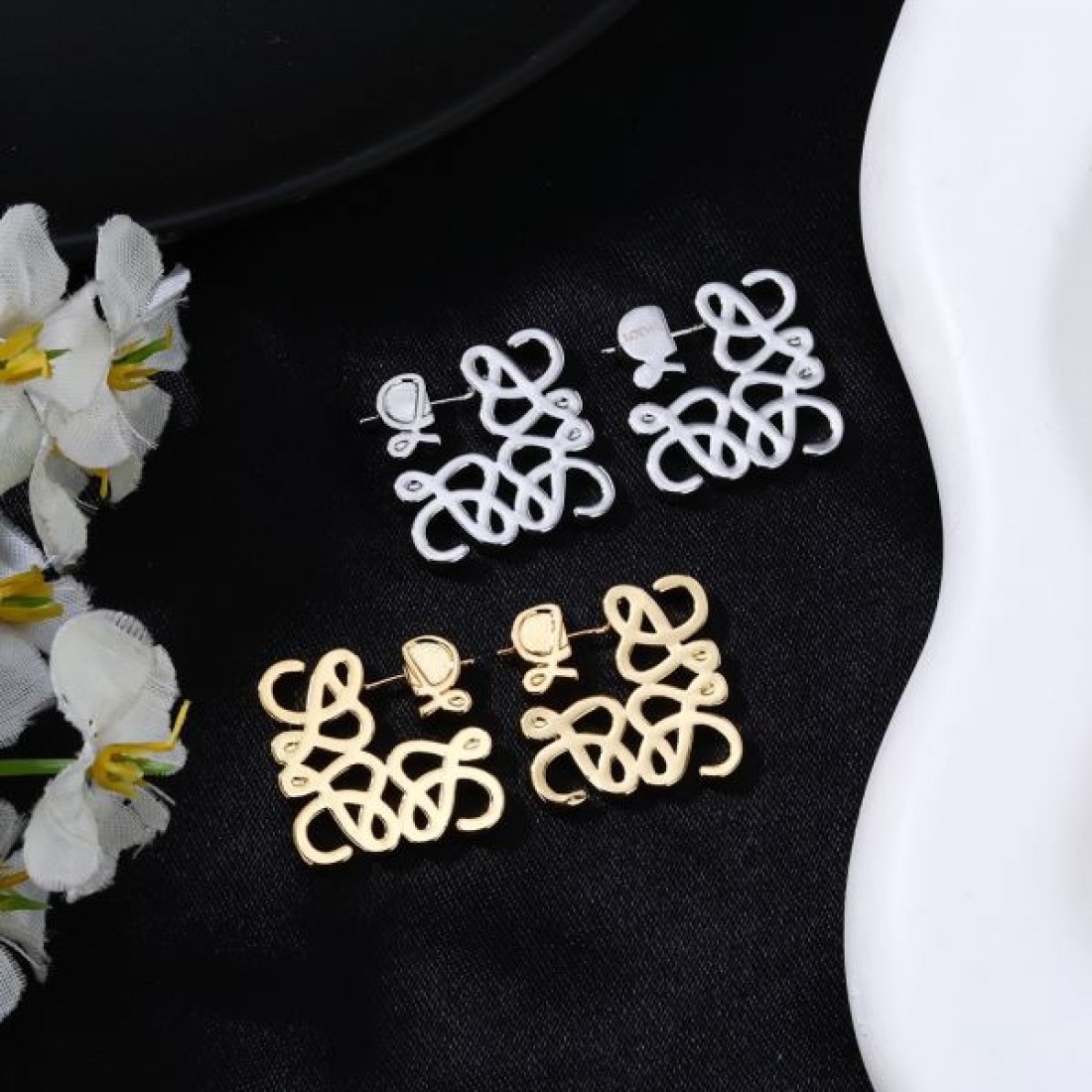 大人向け 軽やか LOEWE ロエベ コピー イヤリング 柔らか印象 品質安定