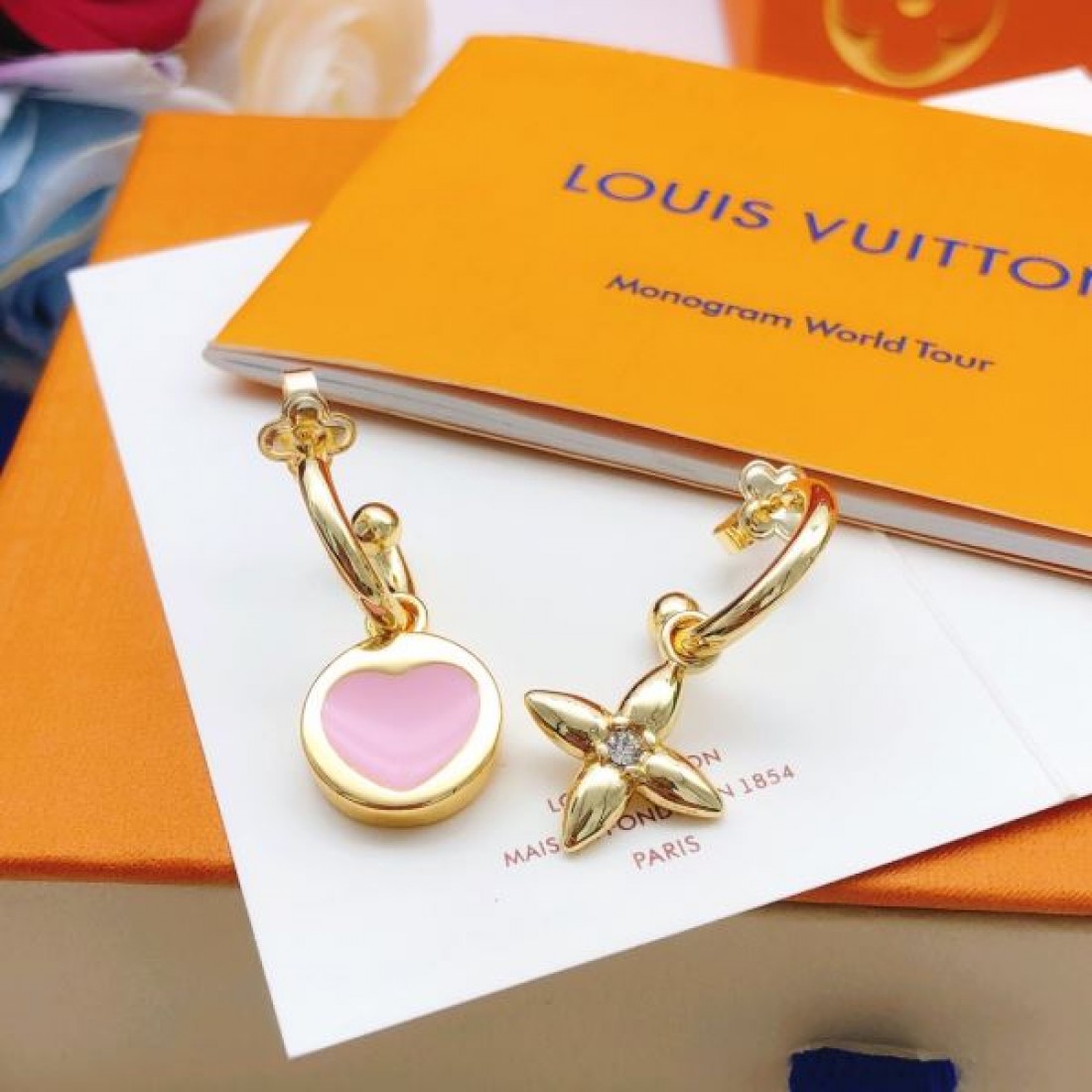 存在感強め ラグジュアリー LOUIS VUITTON ルイヴィトン コピー イヤリング 華奢見え