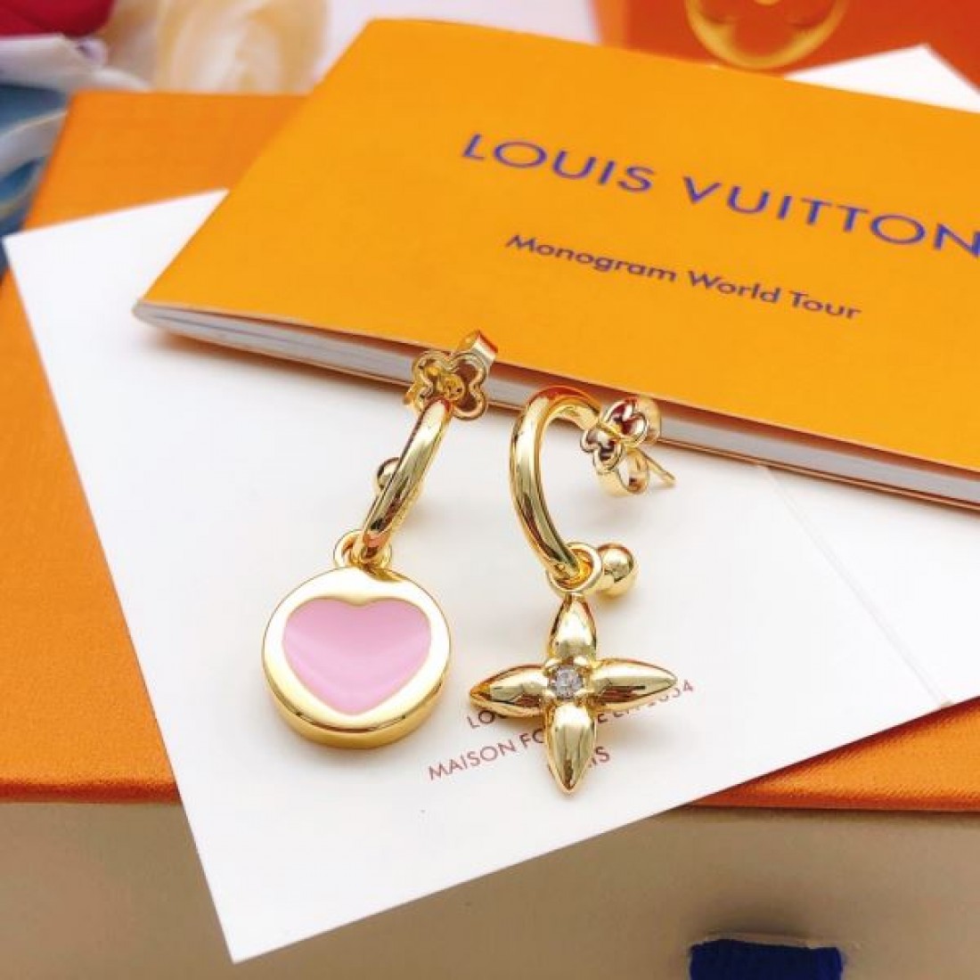 存在感強め ラグジュアリー LOUIS VUITTON ルイヴィトン コピー イヤリング 華奢見え