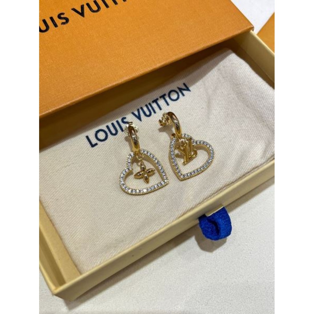 華やか 目を惹く LOUIS VUITTON ルイヴィトン スーパーコピー イヤリング おすすめ品