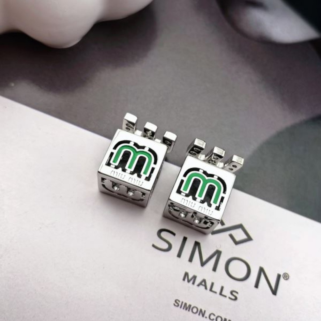 軽量 ミニマル MIU MIU ミュウミュウ スーパーコピー イヤリング 日常向き